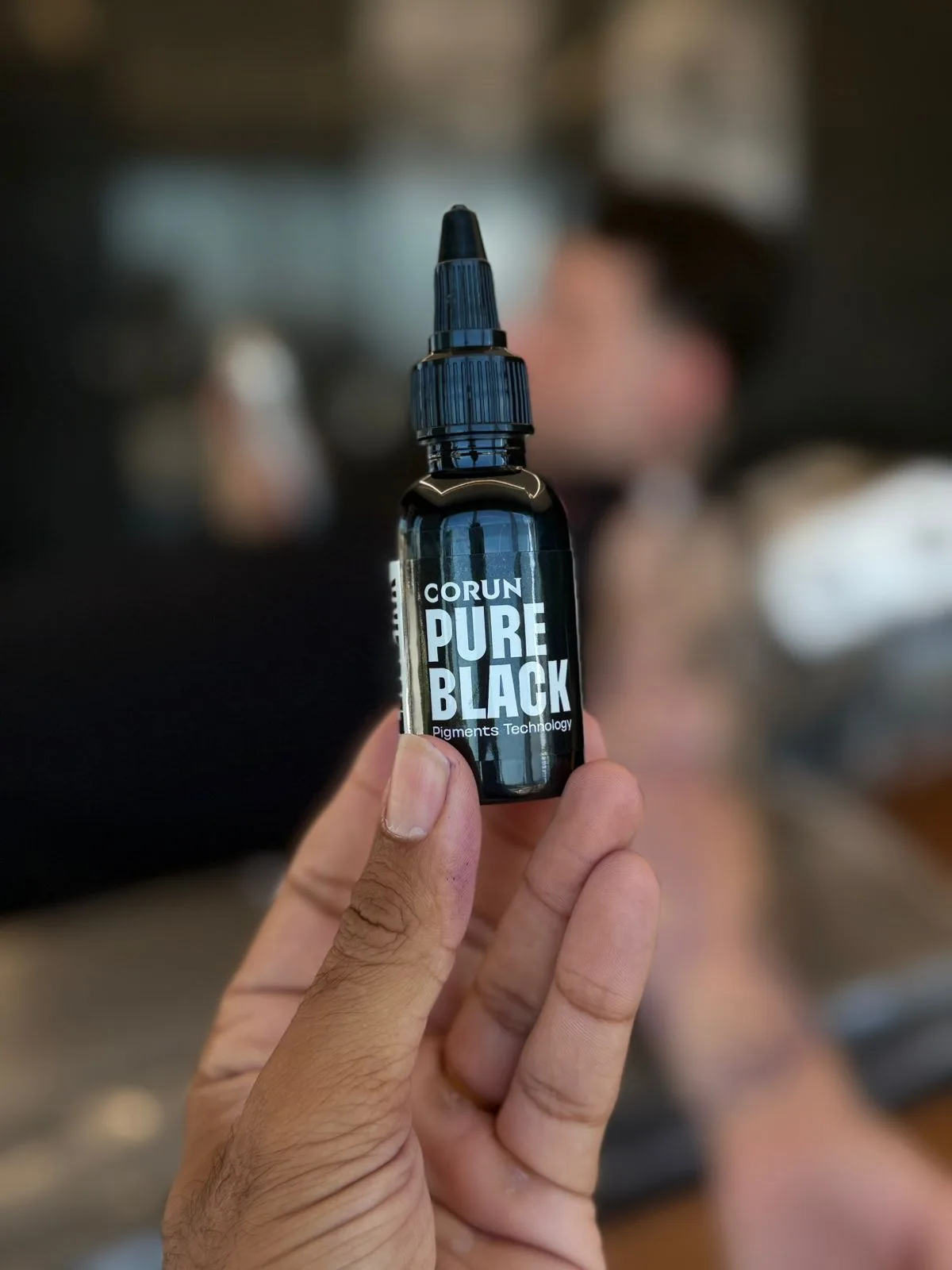 doc/preto/pure-black-1.webp